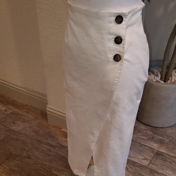 H&M Button Midi Pencil Skirt - Picture 3 of 11